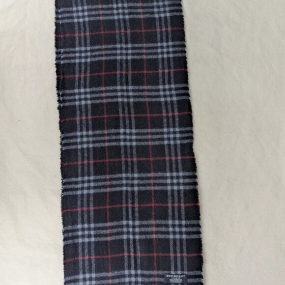 Used Burberry Designer Scarf Blue – Unisex Lambswool – Elegant Winter Accessory. - Picture 4 of 7